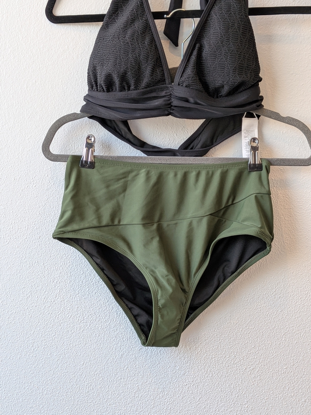 NWT Cupshe Black Textured Halter Top with Olive High-Waist Bikini Bottoms M - Picture 3 of 12